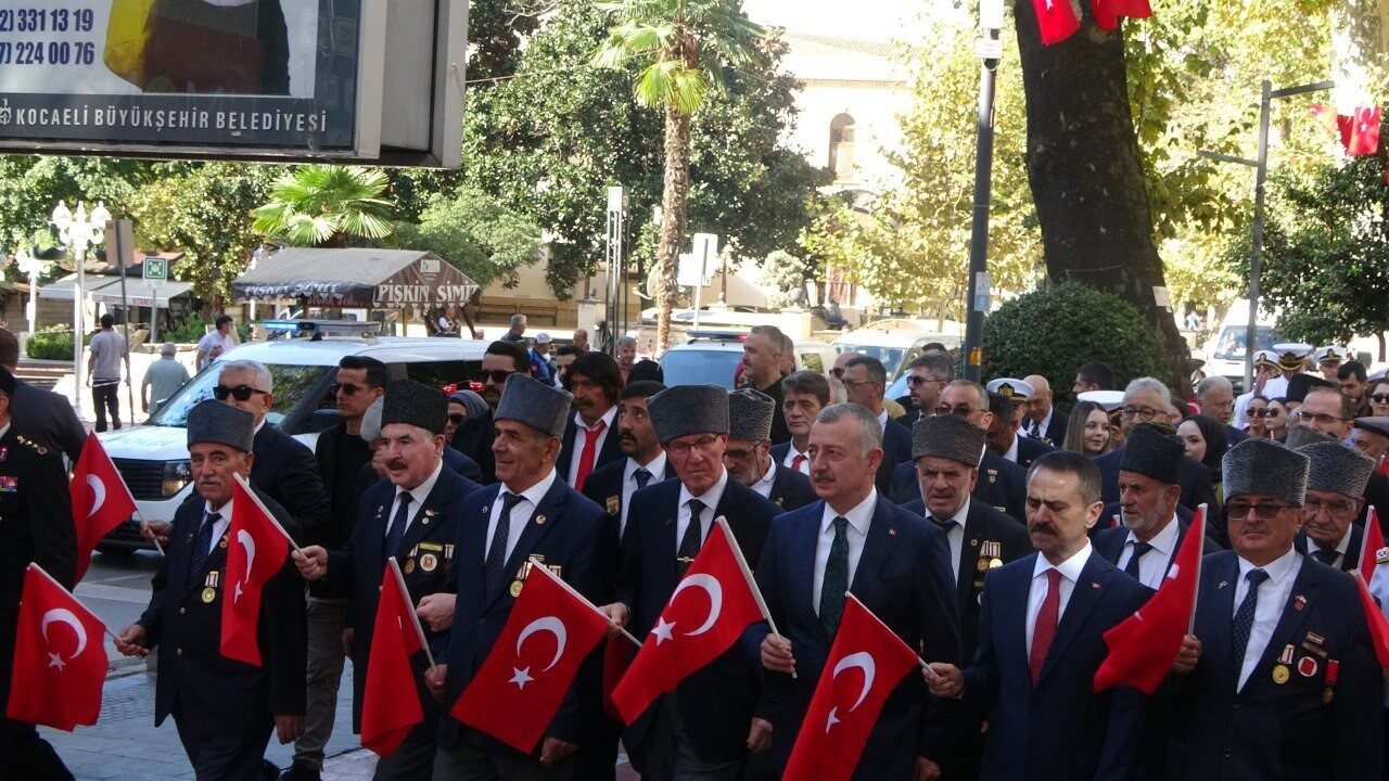 Kocaeli’de 19 Eylül Gaziler Günü, düzenlenen yürüyüş ve çelenk sunma
