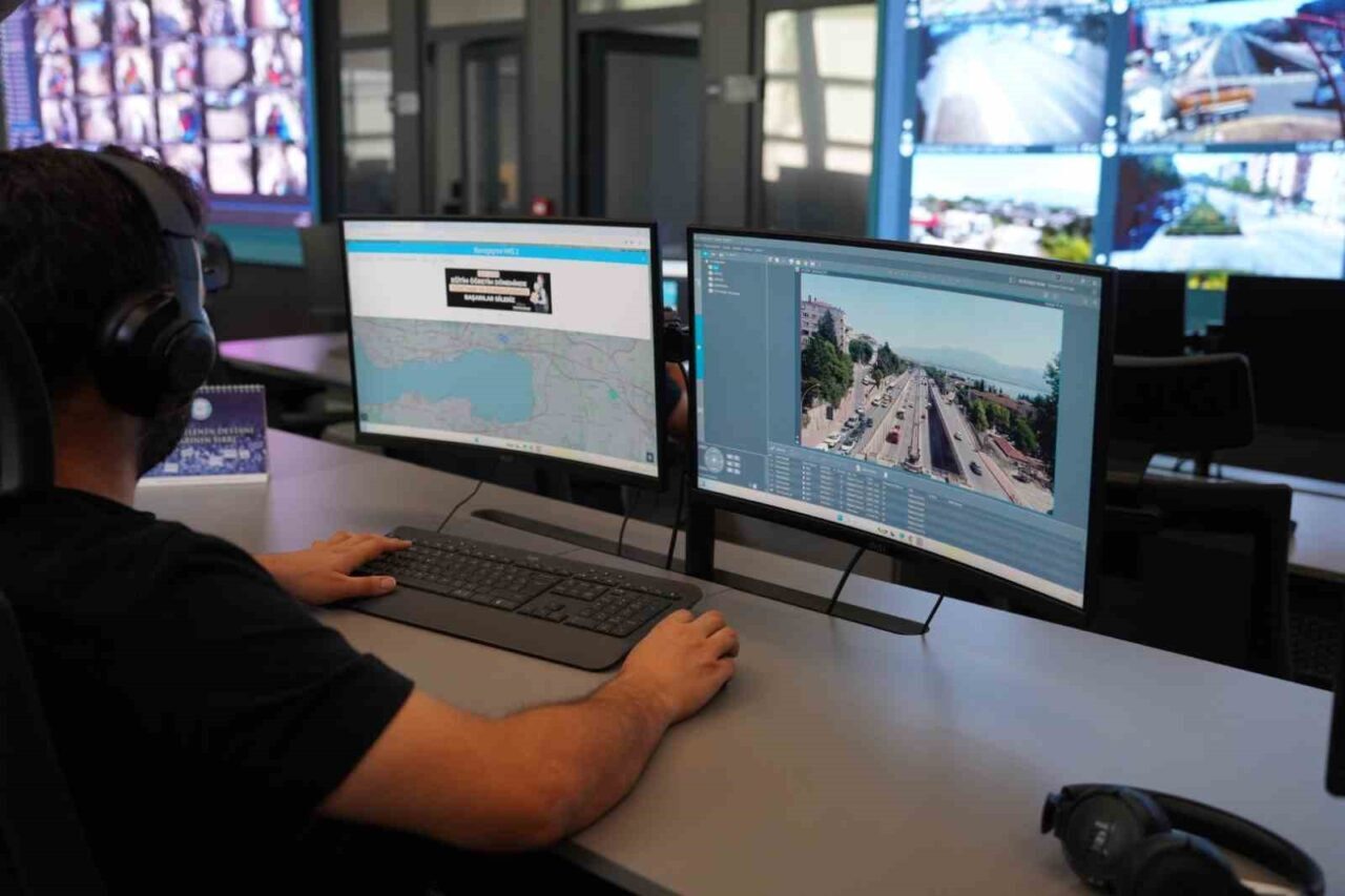 Kocaeli Büyükşehir Belediyesi Ulaşım Yönetim Merkezi, kent genelindeki ana arterleri