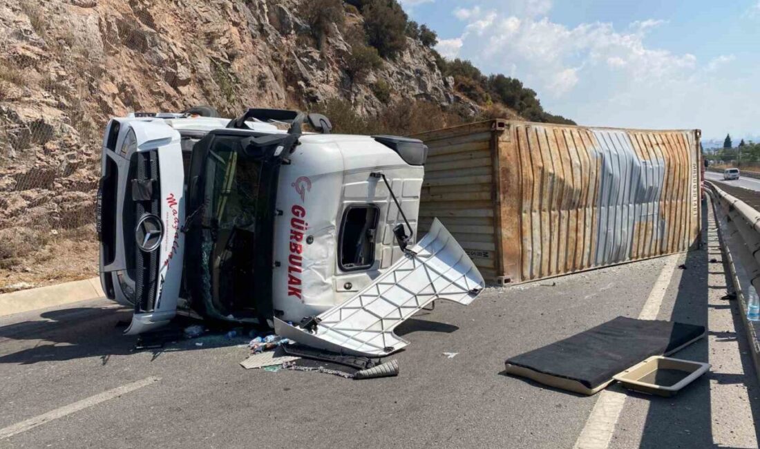 Kocaeli D-100 kara yolunda devrilen tırda sıkışan sürücü, itfaiye ekipleri