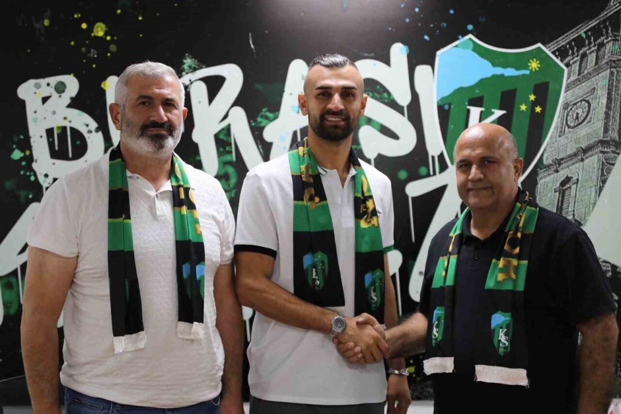 Kocaelispor, 33 yaşındaki forvet Serdar Dursun ile bir yıllık sözleşme