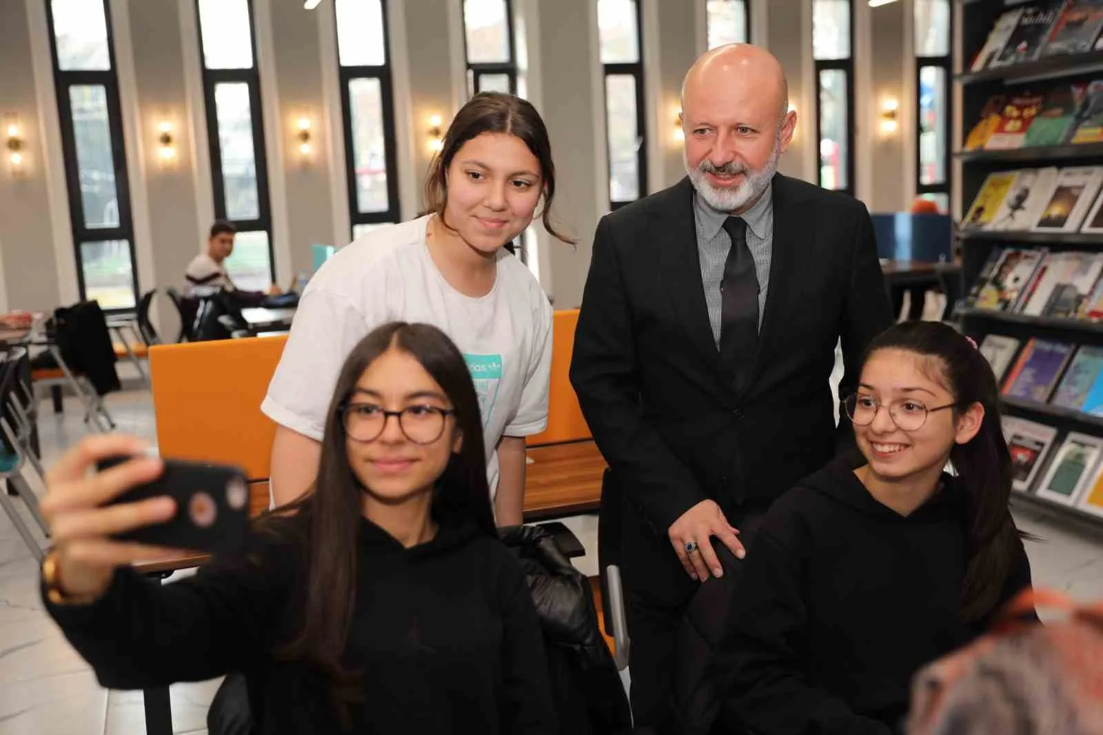 Kocasinan Belediye Başkanı Ahmet Çolakbayrakdar’ın, ’Kütüphanelerle zenginleştirilmiş bir şehir inşa