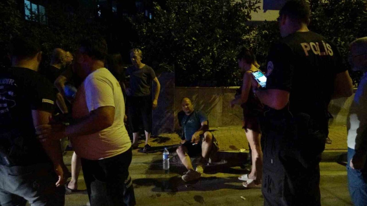 Antalya’da aynı apartmanda yaşayan komşuların bahçedeki ağaçtan portakal koparma tartışmasında