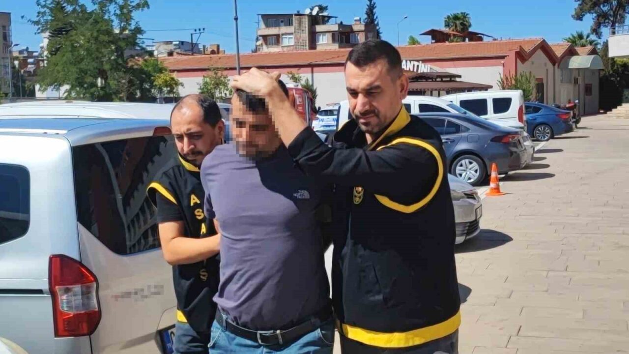 Adana’da komşular arasında araç park etme nedeniyle çıkan tartışmada babayı