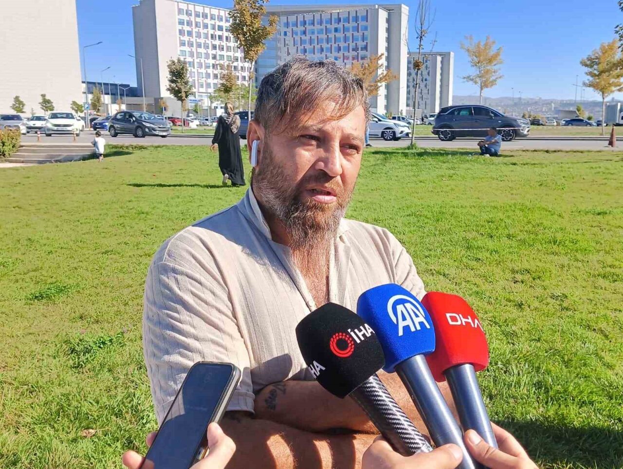 Ankara’da, apartman bahçesinde yüksek ses çıkardıkları için komşusu tarafından arkadaşlarıyla