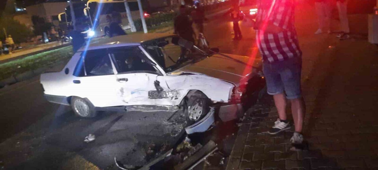 Aydın’ın Kuşadası ilçesinde, aşırı hızlı olduğu ileri sürülen otomobil, sürücüsünün