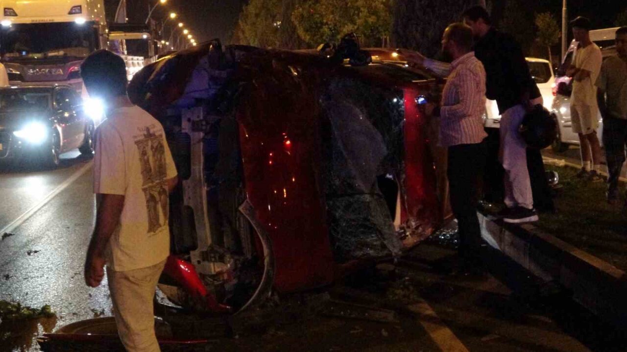 Malatya’da kontrolden çıkan otomobil, önce aynı yönde seyreden araca, ardından