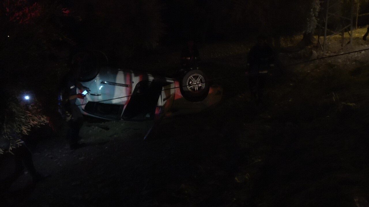 Kilis’te kontrolden çıkan otomobilin zeytin tarlasına girdiği kazada sürücü yaralandı.
