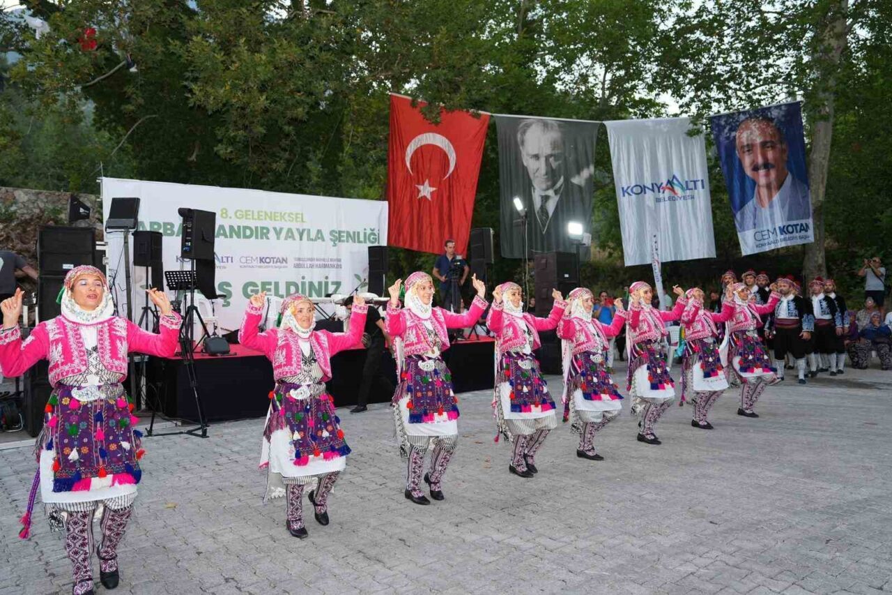 Konyaaltı Belediyesi bünyesindeki Konyaaltı Halk Oyunları Topluluğu’nda yeni dönem seçmeleri