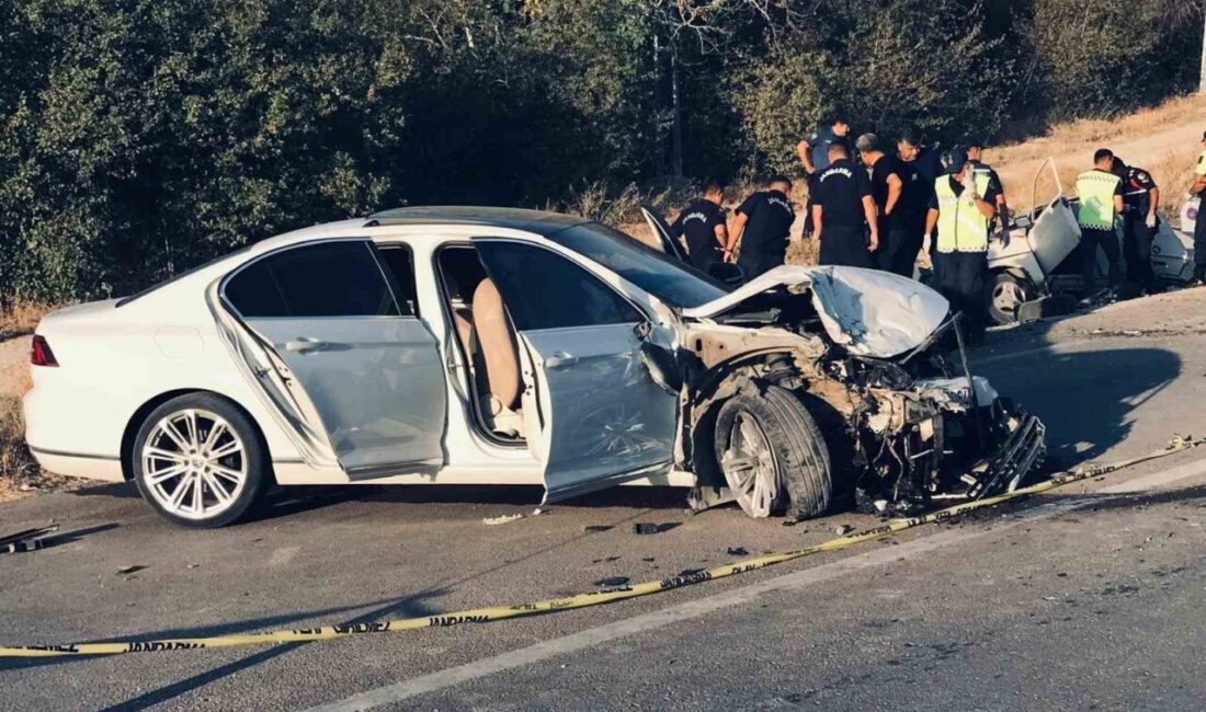 Konya’nın Halkapınar ilçesinde iki otomobilin çarpıştığı kazada 3 yaşındaki ikiz