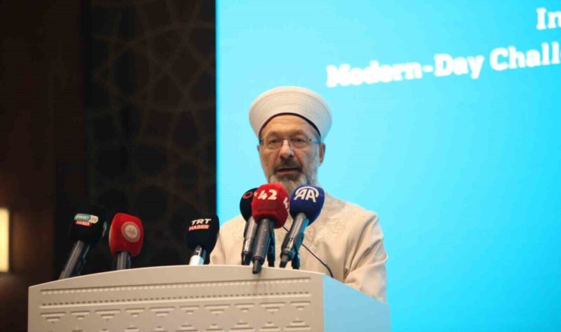 Konya’da düzenlenen “Günümüzde Aileye Yönelik Tehditler ve Çözüm Önerileri” çalıştayına