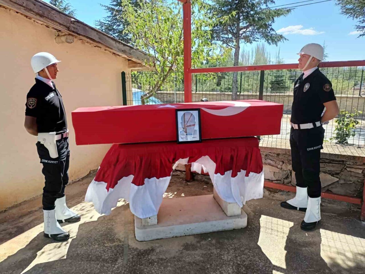 Konya’da tedavi gördüğü hastanede hayatını kaybeden emekli 1. Sınıf Emniyet