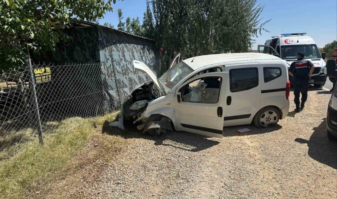 Konya’nın Hüyük ilçesinde seyir halindeki hafif ticari aracın lastiğinin patlaması