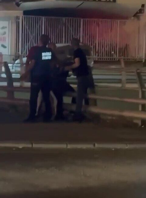 Denizli’de köprülü kavşaktan kendisini atmak isteyen kadını polis ekipleri ikna