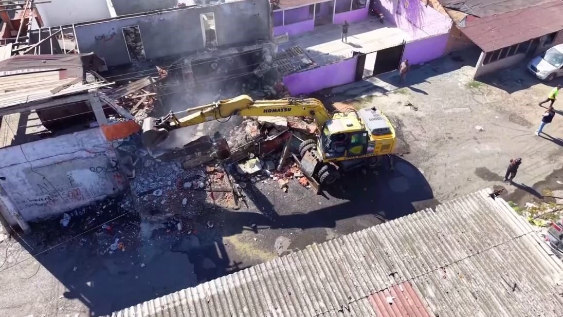 Tekirdağ’ın Çorlu ilçesine bağlı Hıdırağa (Kore) Mahallesi’nde metruk binalar yıkıldı,