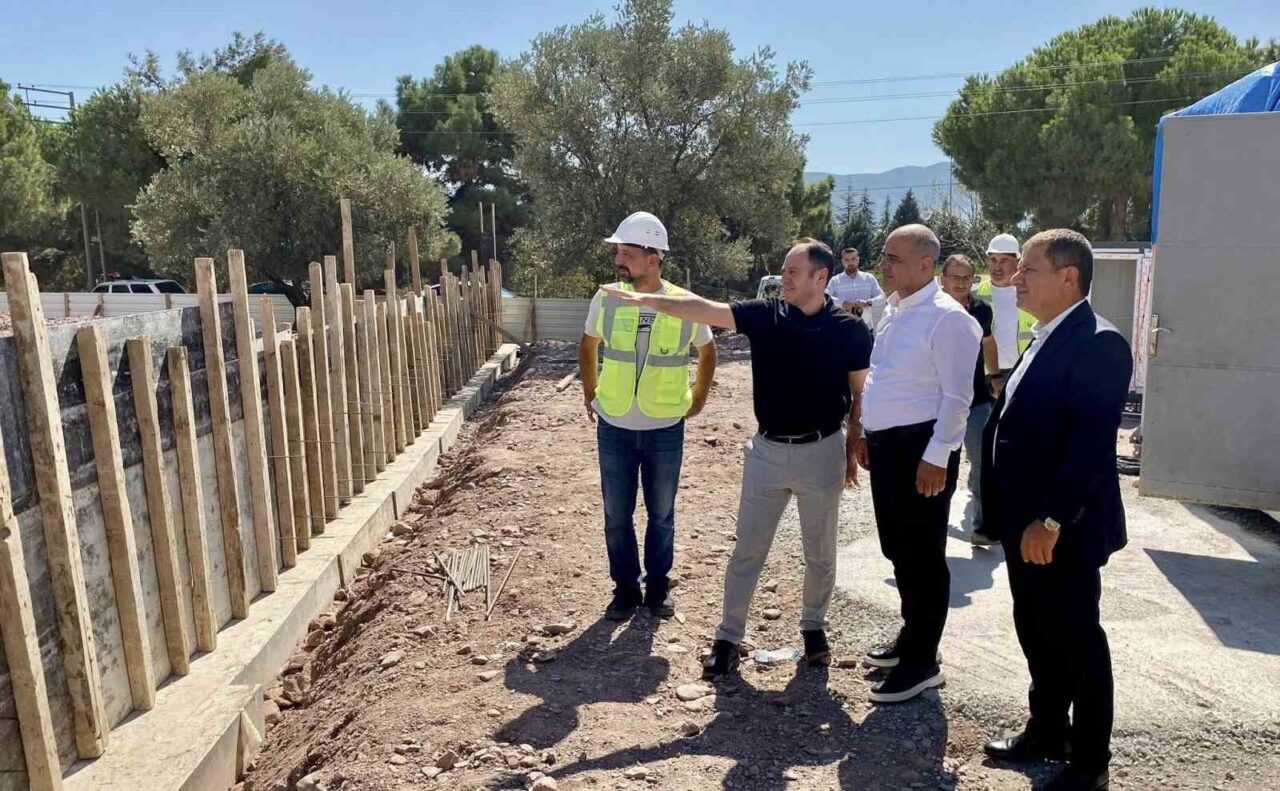 Körfez’de inşa edilecek Çamlıtepe Spor Kompleksi’nin yapım çalışmalarına başlandı. İçerisinde