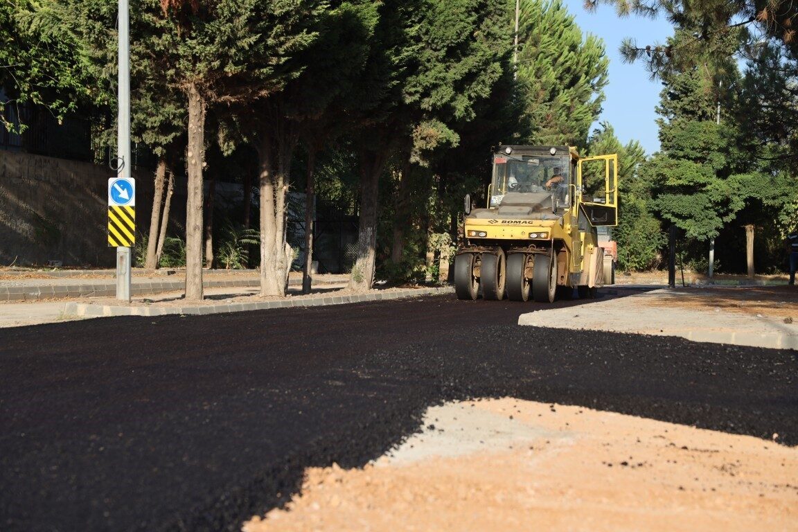 Körfez ilçesi Güney Mahallesi’nde yapılan kavşak ve yol yenileme çalışmalarıyla