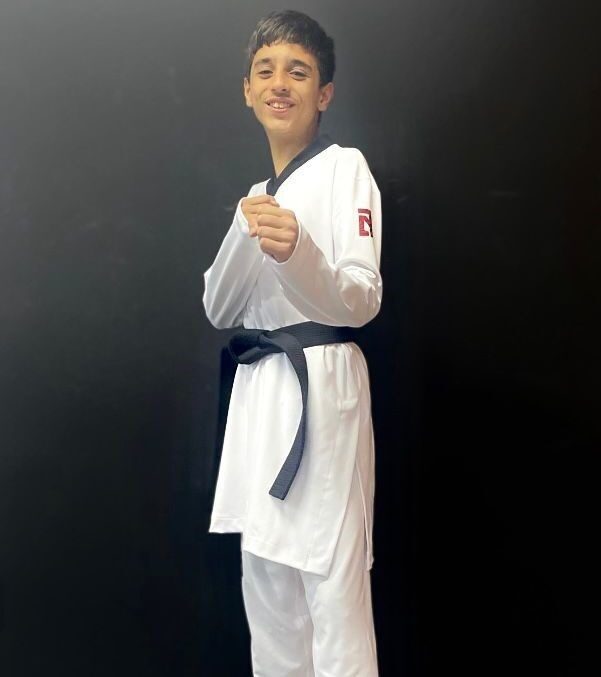 Körfez Gençlerbirliği Spor Kulübünün tekvandocuları Ravza Kahyaoğlu ve Eymen Küçükkaynar,