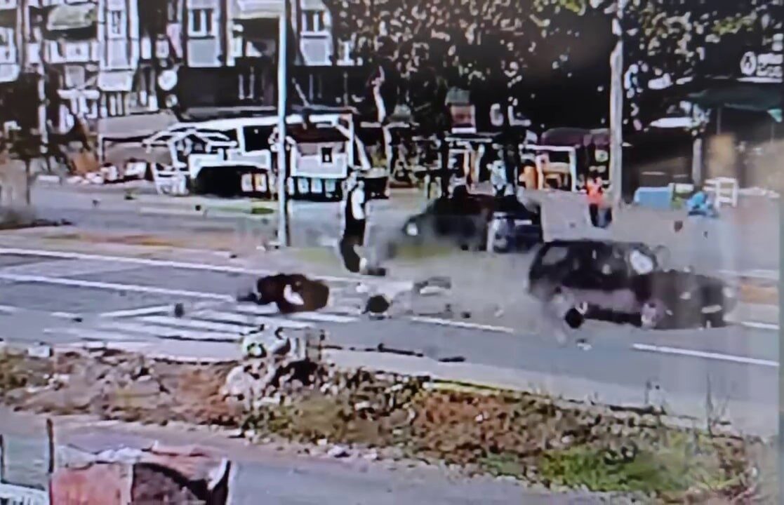 Sakarya’nın Karasu ilçesinde seyir halindeki otomobil, yaya geçidinden geçmeye çalışan