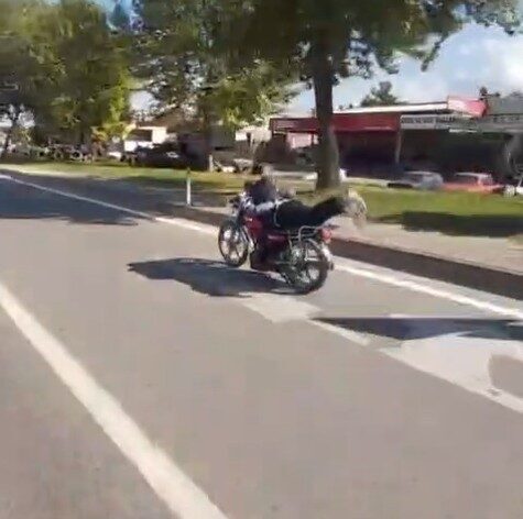 Tokat’ta kasksız şekilde kullandığı plakasız motosikletle tehlikeli hareketler yapan sürücüye