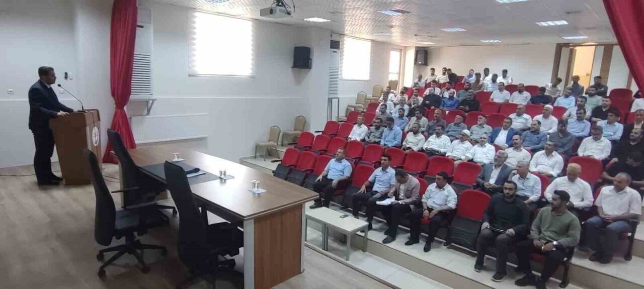 Kovancılar İlçe Müftülüğü tarafından aylık Mutad Personel Toplantısı gerçekleştirildi. Kovancılar