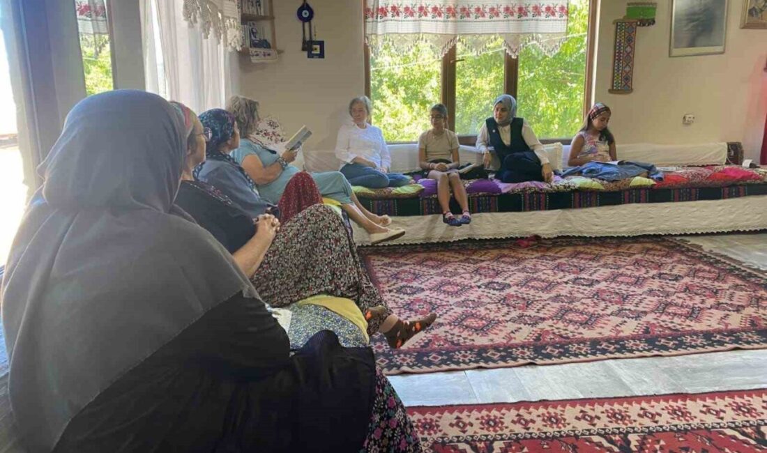 Bilecik’in Gölpazarı İlçe Kaymakamı Feyza Nur Kılıç, köyde yaşayan kadınlarla