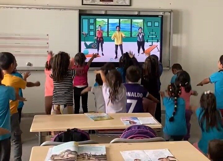 Manisa’nın Sarıgöl ilçesinin en uzak mahallesi olan Şeyhdavutlar Mahallesi İlkokulunda