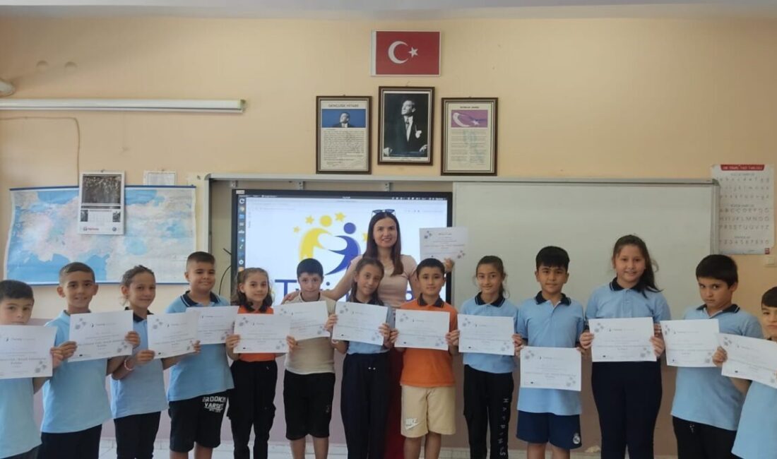 Manisa’nın Sarıgöl ilçesinde, Dadağlı İlkokulu Sınıf Öğretmeni Huriye Horasan ile