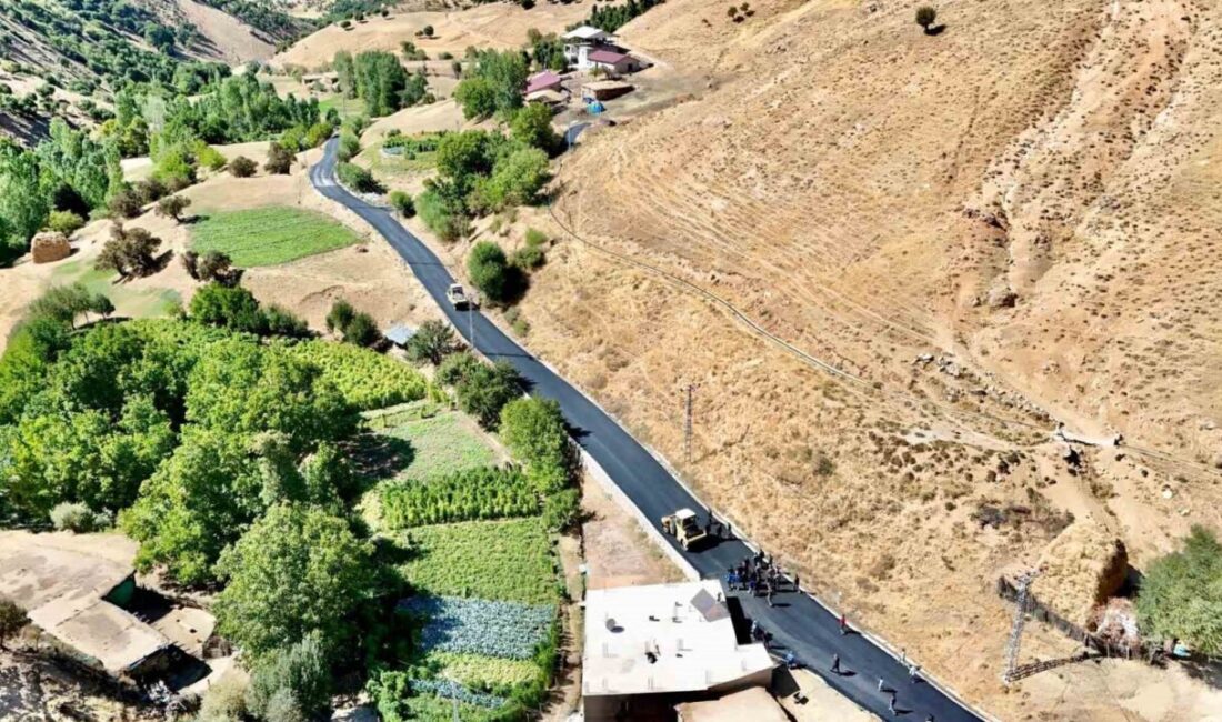 Bitlis İl Özel İdaresi tarafından köy yolları bitümlü sıcak karışımla
