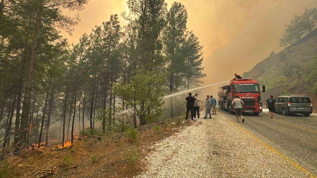Muğla’nın Köyceğiz ilçesine bağlı Akköprü Mahallesi’nde gece saat 00.36 sularında