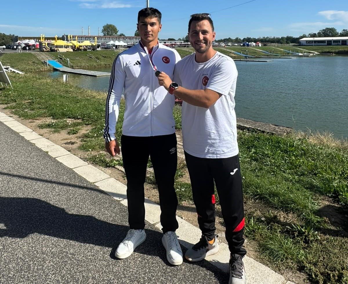 Muğla’nın Köyceğiz ilçesinden Rahmi Kaan Karahan Çekya’da yapılan kano yarışlarında