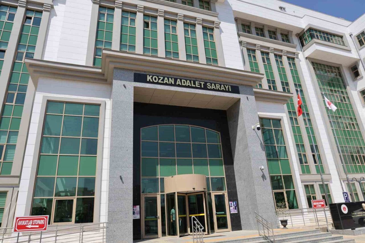 Adana’nın Kozan ilçesinde polis uyuşturucu satıcılarının da aralarında olduğu 7