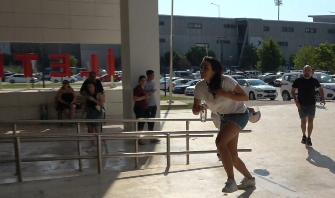 Antalya’da ÖSYM tarafından düzenlenen KPSS’nin genel yetenek-genel kültür oturumu saat