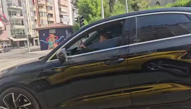 Denizli’de trafiğin en yoğun olduğu noktalardan birisi olan Lise Caddesinde