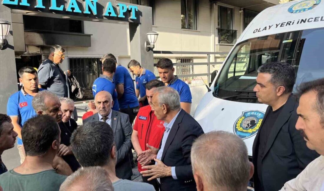 Küçükçekmece Kaymakamı Mustafa Anteplioğlu ve Küçükçekmece Belediye Başkanı Kemal Çebi,