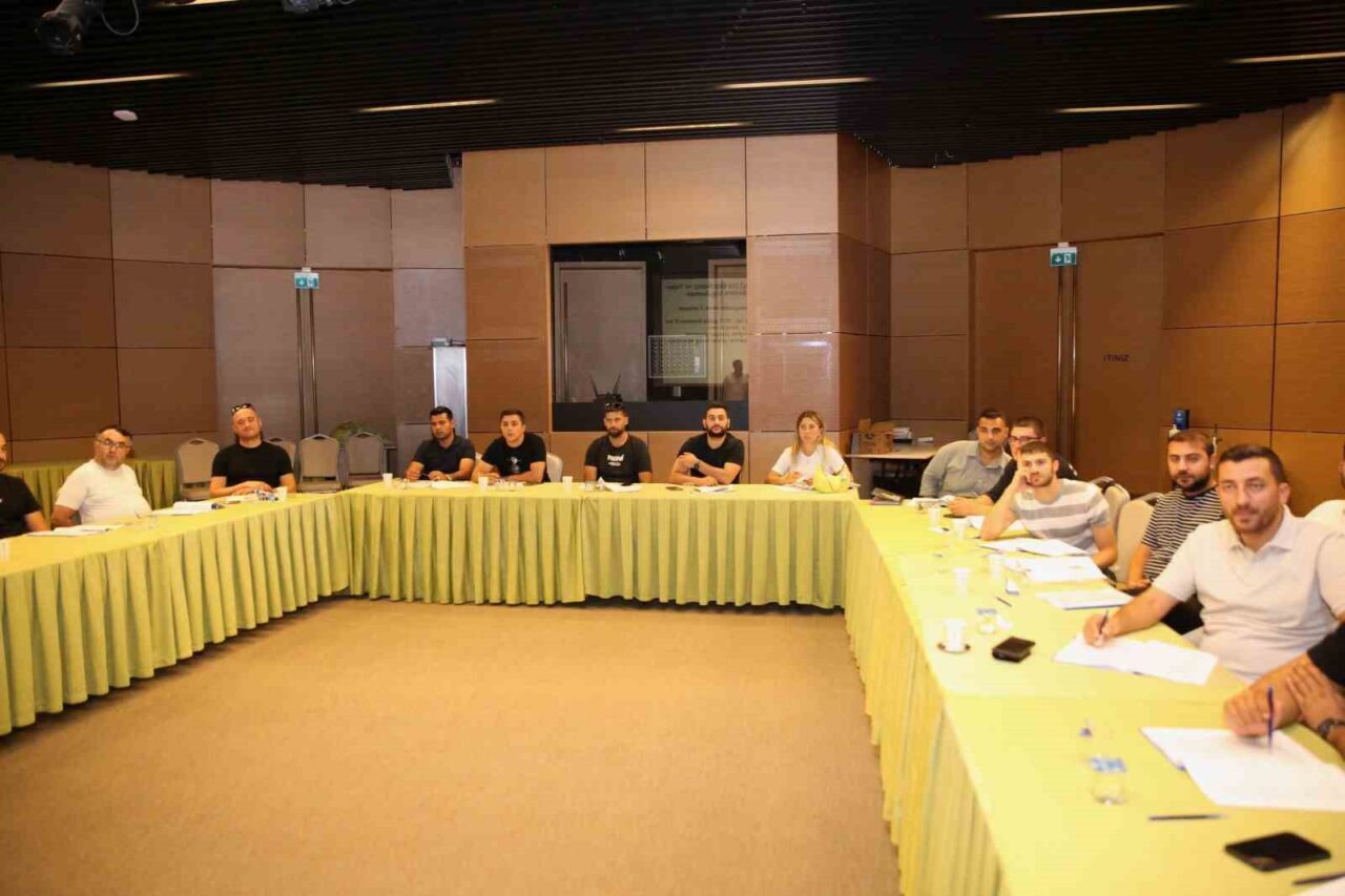 Küçükçekmece Belediyesi İnsan Kaynakları ve Eğitim Müdürlüğü, belediyede görevli personele