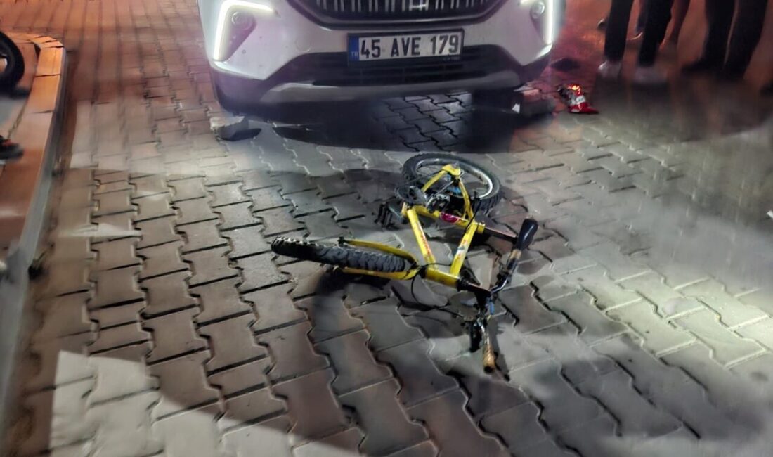 Manisa’nın Kula ilçesinde otomobil ile bisikletin çarpışması sonucu 11 yaşındaki