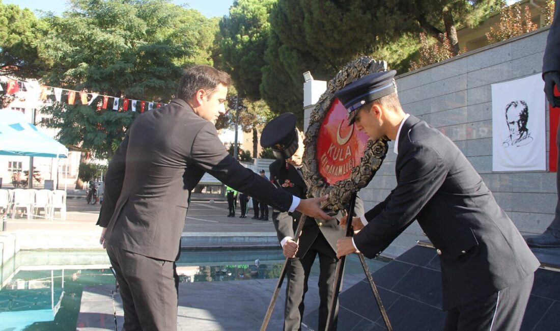 Kula ilçesinin düşman işgalinden kurtuluşunun 103. yılı kutlamaları çelenk sunma