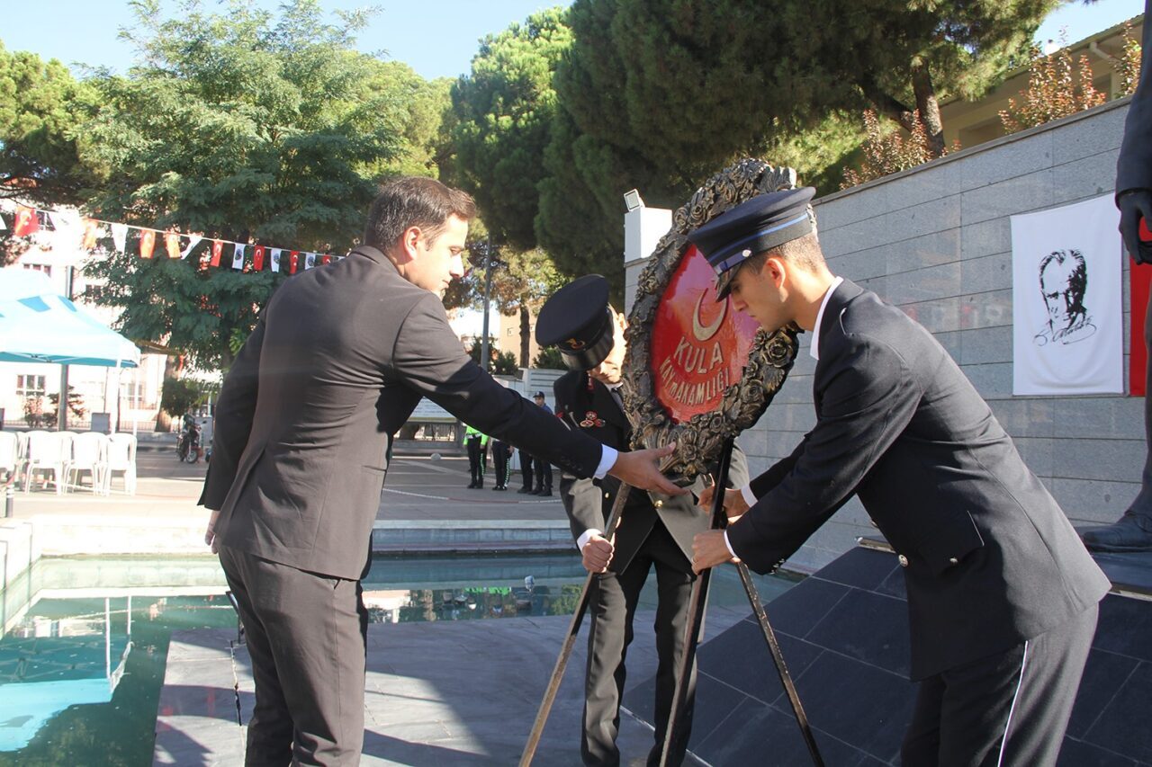 Kula ilçesinin düşman işgalinden kurtuluşunun 103. yılı kutlamaları çelenk sunma