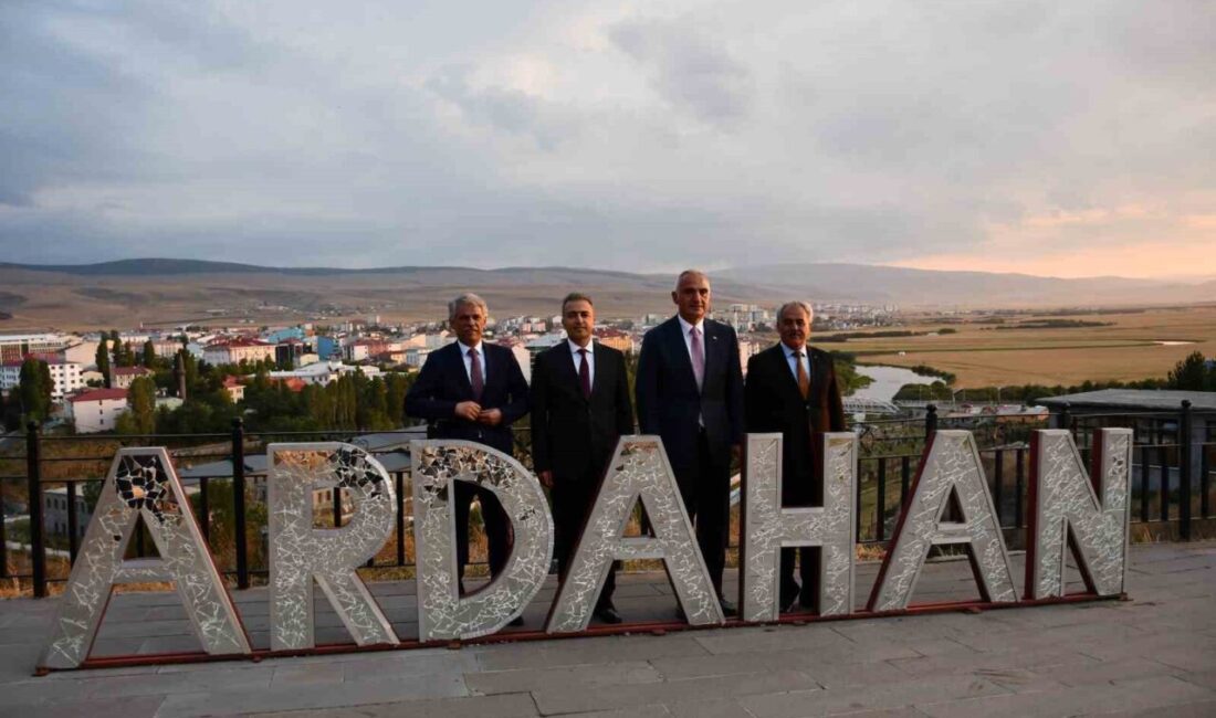 Kültür ve Turizm Bakanı Mehmet Nuri Ersoy, tarihi Ardahan Kalesi’nde