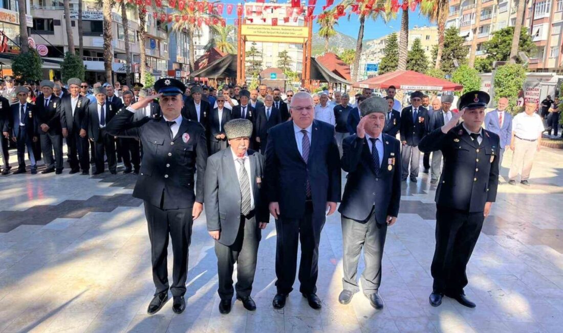 Antalya’nın Kumluca ilçesinde 19 Eylül Gaziler Günü düzenlenen törenle kutlandı.