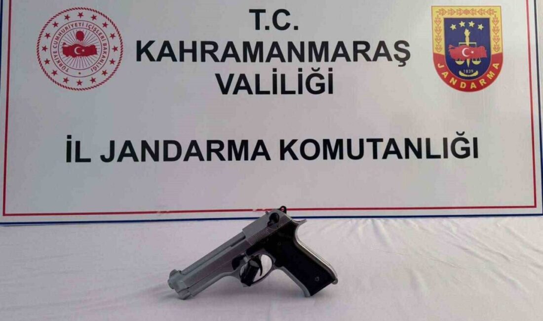 Kahramanmaraş’ta seyir halindeki otomobilden kurusıkı tabancayla ateş eden şahıs önce