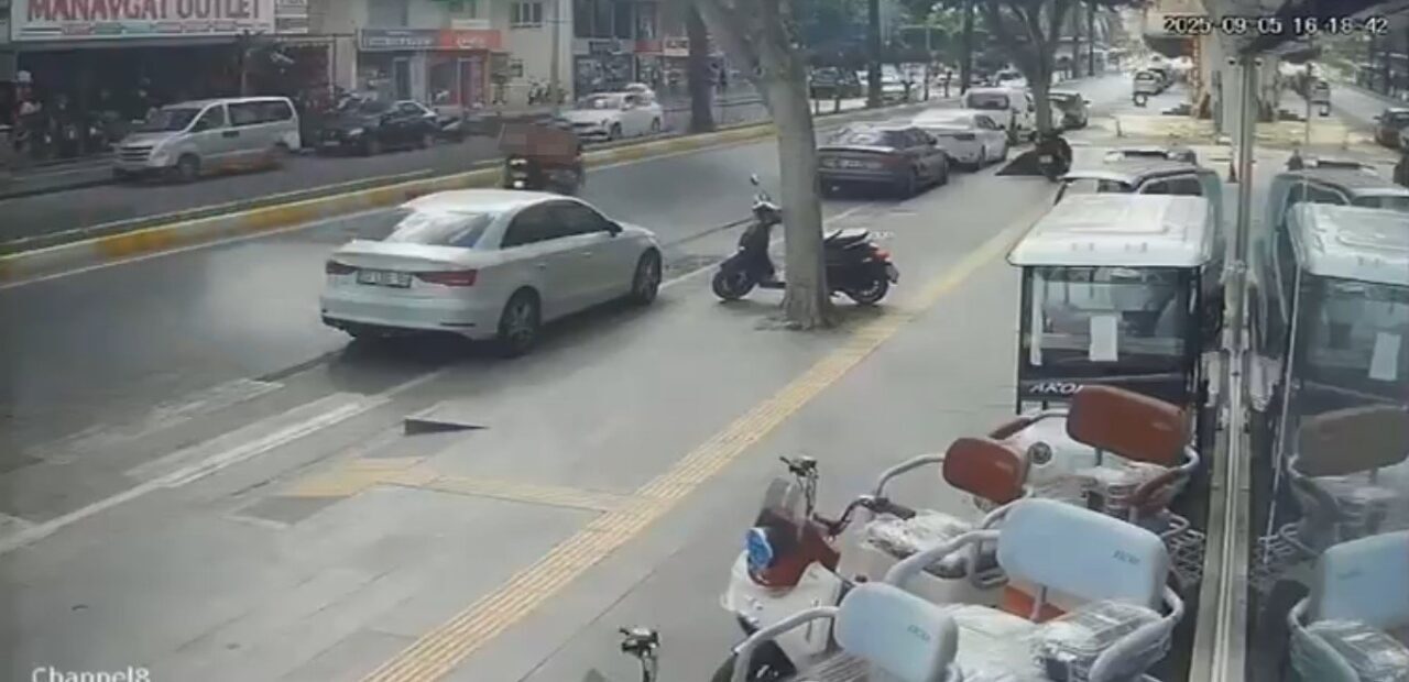 Antalya’nın Manavgat ilçesinde motosikletli iki kuryenin seyir halindeyken çarpışması sonucu