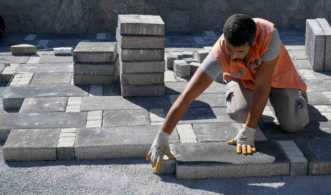 Kuşadası Belediyesi Park ve Bahçeler Müdürlüğü ekipleri tarafından Kadınlar Denizi