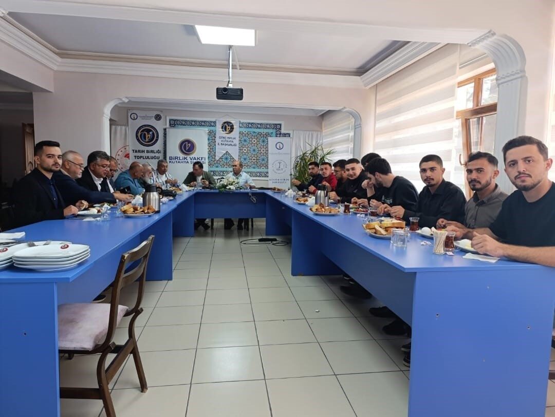 Kütahya Birlik Vakfı, Dumlupınar Üniversitesi (DPÜ) öğrenci toplulukları başkanlarının katılımıyla,