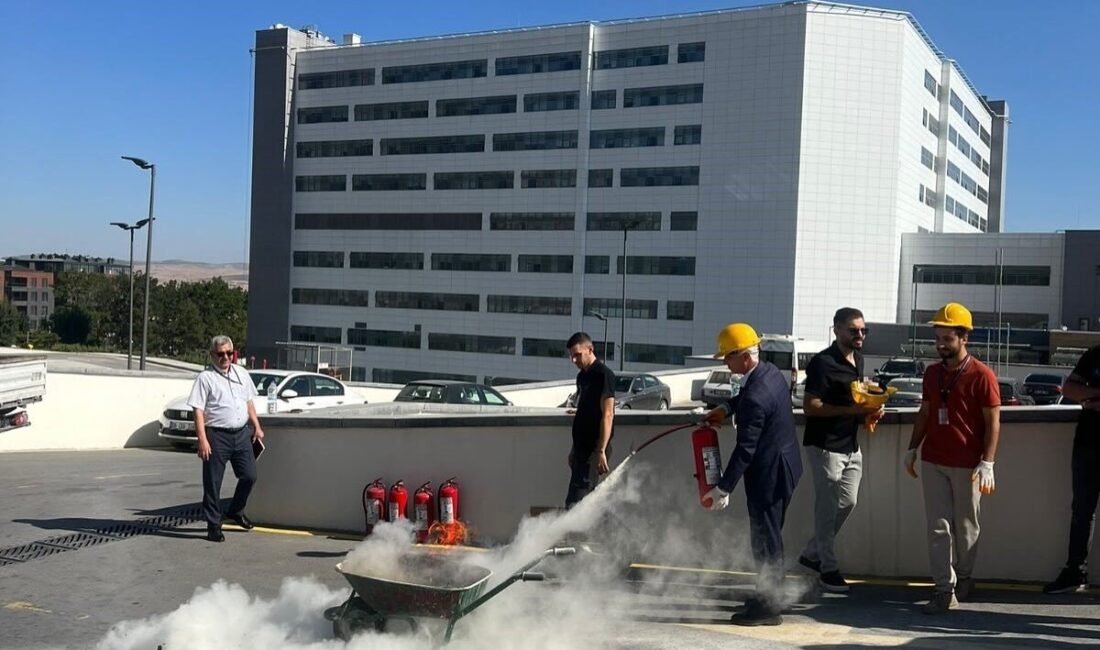 Kütahya Şehir Hastanesi’nde Kamu Sivil Savunma Birimi tarafından personele yönelik
