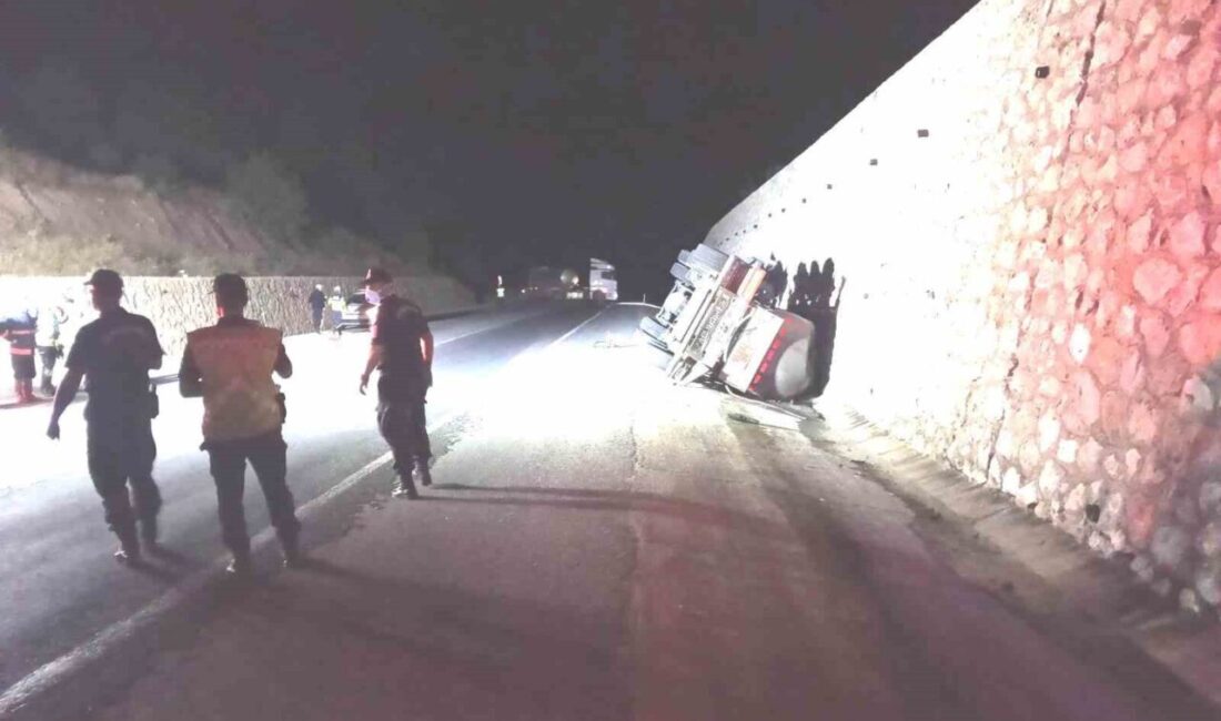 Tavşanlı-Emet karayolunda asit yüklü tankerin devrilmesi sonucu meydana gelen kazada