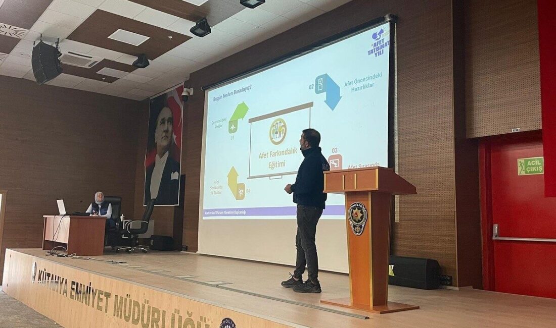 Kütahya İl Emniyet Müdürlüğü personeline teorik ve uygulamalı afet farkındalık