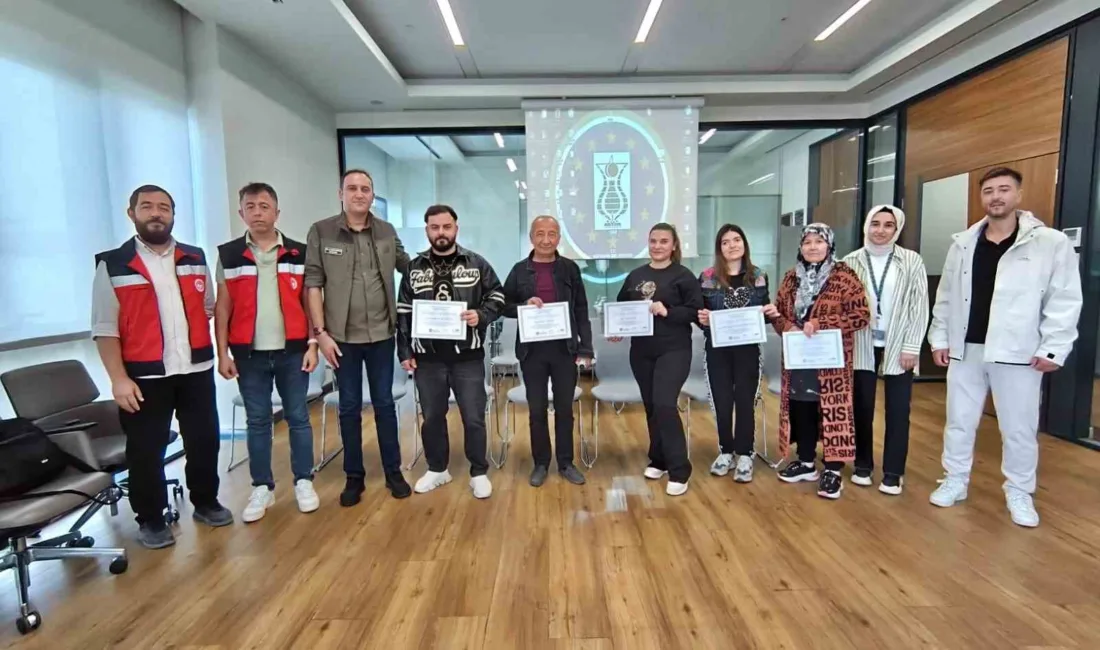 Kütahya’da faaliyet gösteren ev hayvanı satış yeri sahiplerine yönelik eğitim