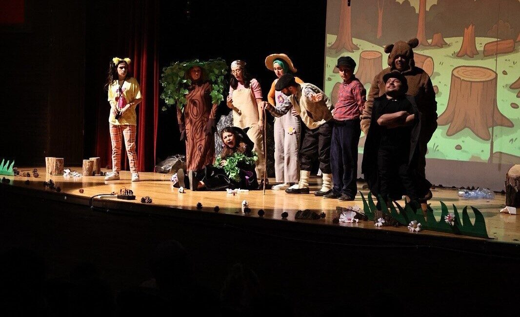 Kütahya Belediyesi Şehir Tiyatrosu tarafından sahnelenen “Ormanın Koruyucuları” isimli müzikli