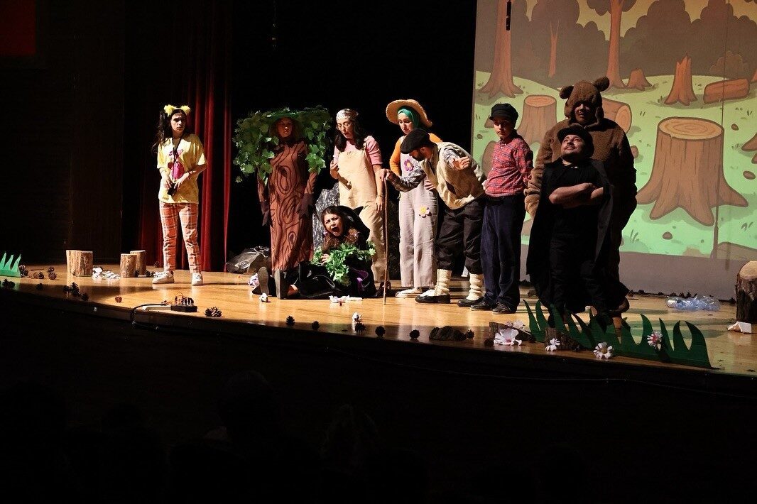 Kütahya Belediyesi Şehir Tiyatrosu tarafından sahnelenen “Ormanın Koruyucuları” isimli müzikli